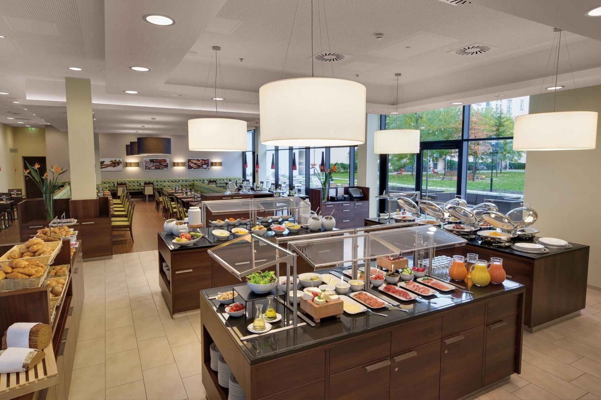 Courtyard By Marriott Munich City East Exterior photo