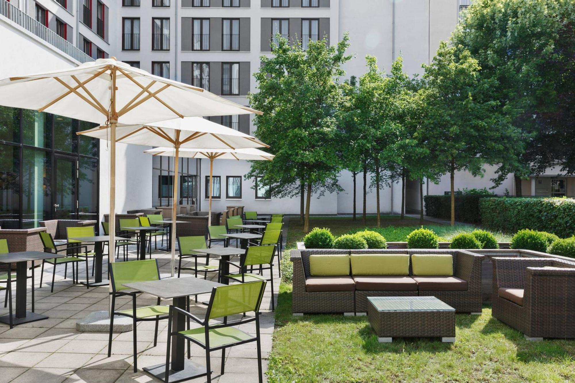 Courtyard By Marriott Munich City East Exterior photo